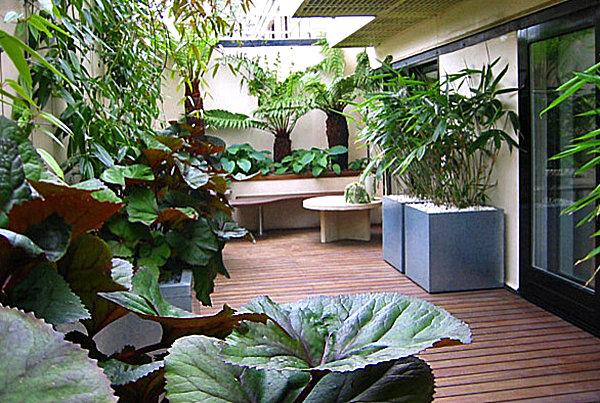 terrassengestaltung mit pflanzen quadratische blech behälter