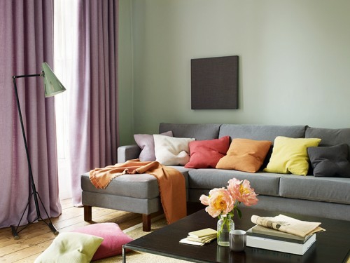 Farben und Trends bei Heimtextilien gardinen sofa bunt lila