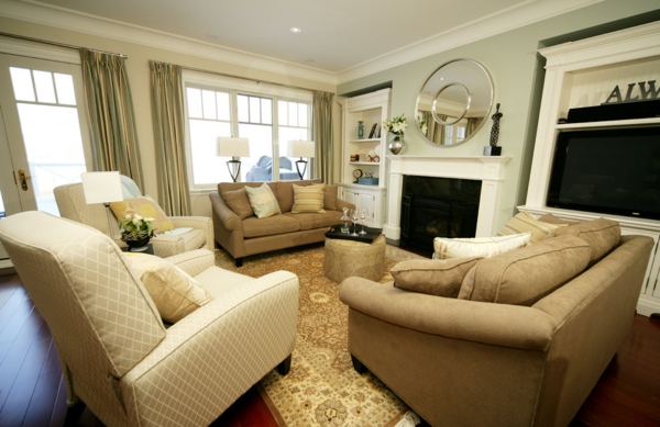Klassische Möbel fürs Wohnzimmer luxus kamin teppich wandspiegel