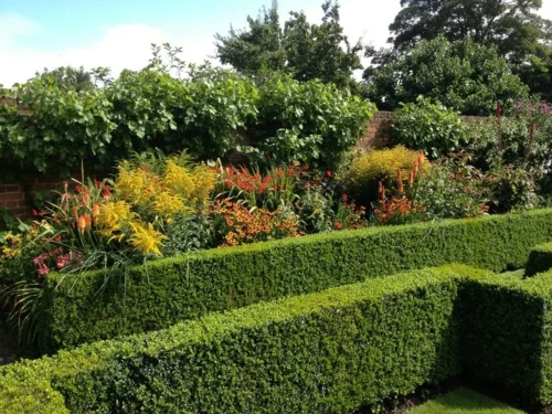 Magischer englischer Stadtgarten gestaltung design pflanzenarten