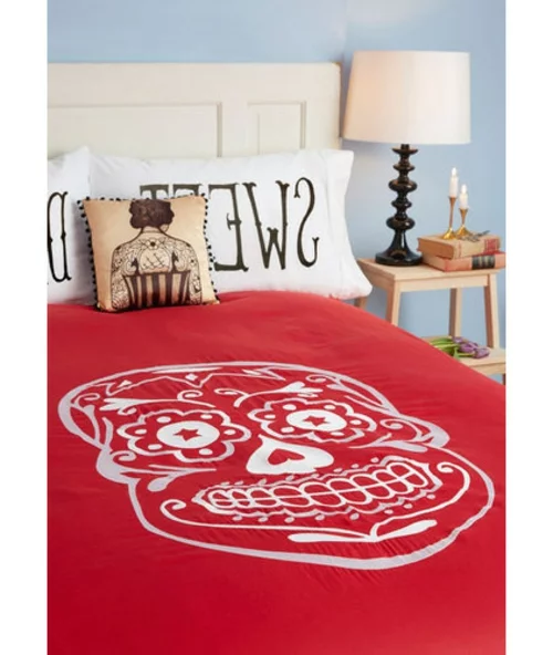 Totenkopf Dekoration zu Halloween bettwäsche rot schlafzimmer
