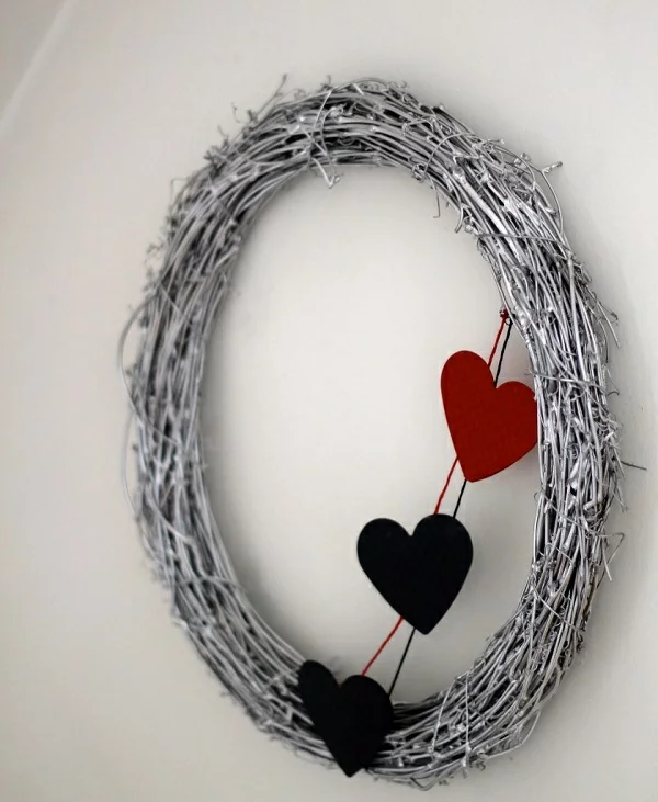 Wand- und Türkränze selber machen valentintstag herzen filz