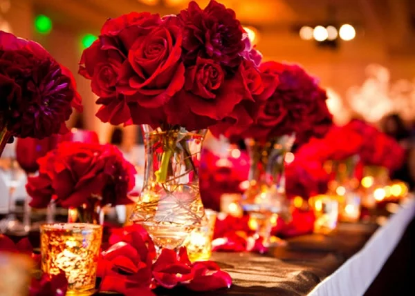 extravagante Hochzeitsdekoration liebe rot rosen tischdeko