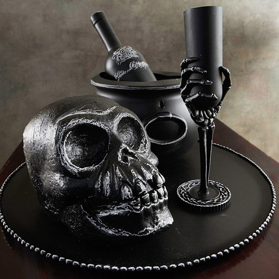 festliche Tischdeko zu Halloween selber machen schwarz skeleton