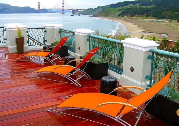 innendesign ideen orange farbe terrasse veranda liege liegestuhl