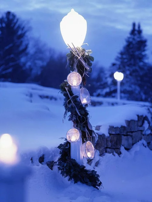 laternen lampenpfahl girlanden kugel leuchtend weihnachten