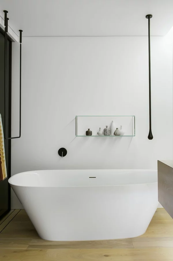 luxus badezimmer minimalistisch mit freistehender badewanne
