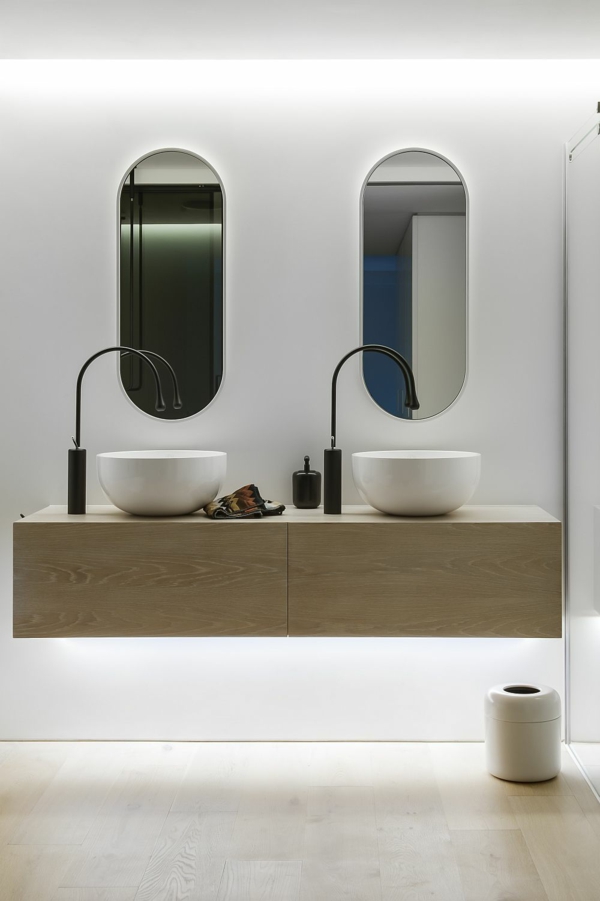 luxus badezimmer schalenförmige waschbecken und ovale wandspiegel
