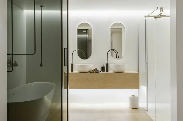 luxus badezimmer symmetrische spiegel und waschbecken