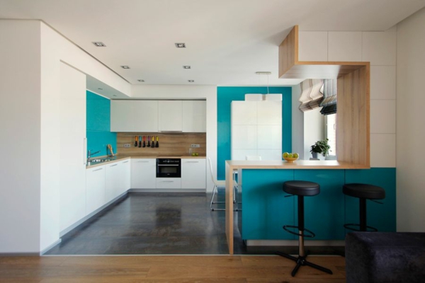 modernes apartment küchenrückwand aus hellem holz mit grober maserung