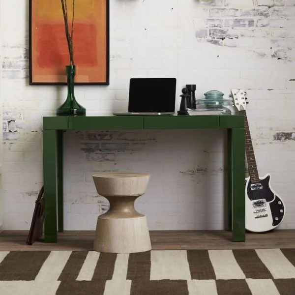 schicke grüne möbel minimalistischer schreibtisch holzhocker