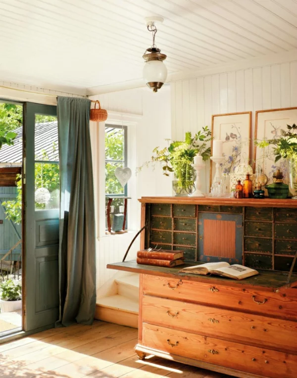 schwedisches schickes gartenhaus holzschrank mit ausklappbarer platte
