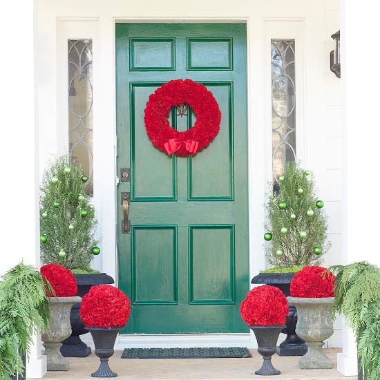 weihnachten deko bogen immergrün eingagng kranz schleife rot