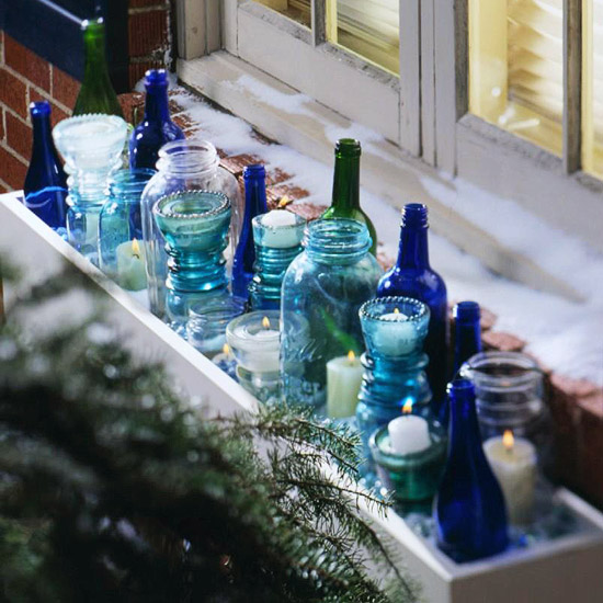 weihnachten verzierung ornamente fenster deko kerzen glas flaschen