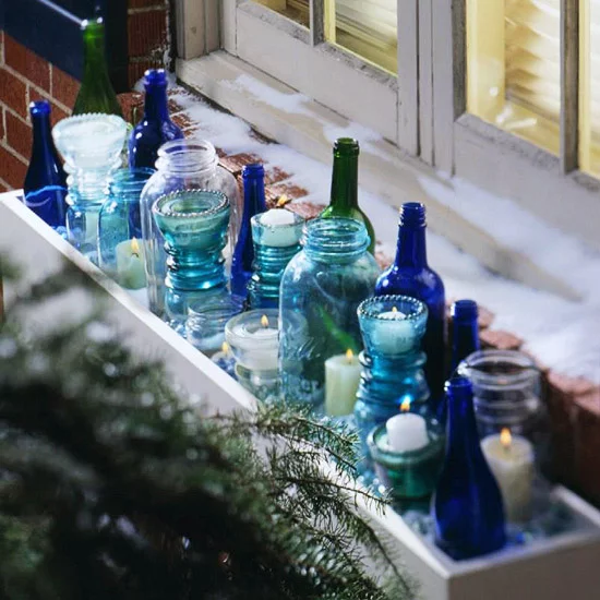 weihnachten verzierung ornamente fenster deko kerzen glas flaschen
