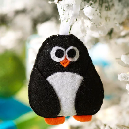 weihnachtsdekoration basteln pinguin figur filz stoff