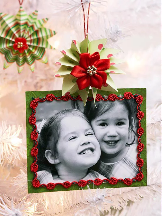 weihnachtsdekoration basteln rahmen papier familienfoto