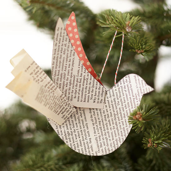 weihnachtsdekoration basteln weihnachtsbaum schmuck vogel papier zeitung