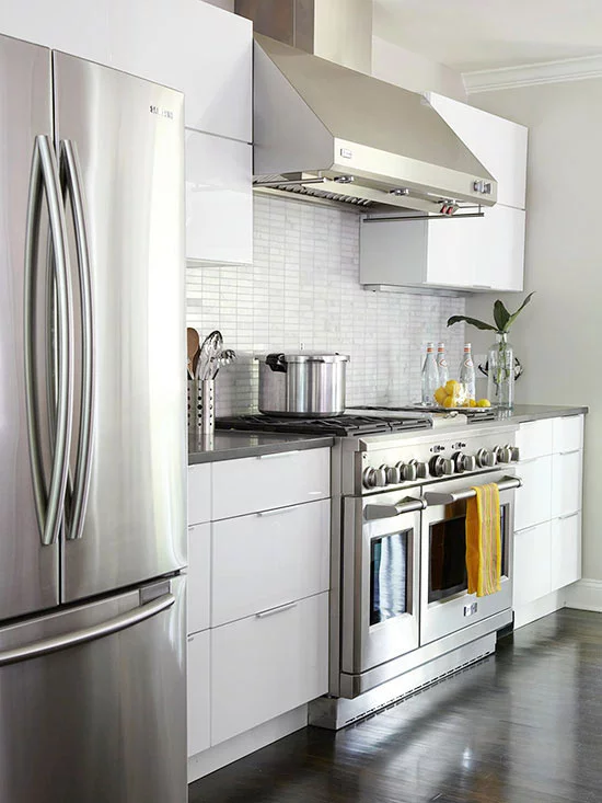 weiße küchenschränke stahlfronten küchengeräte