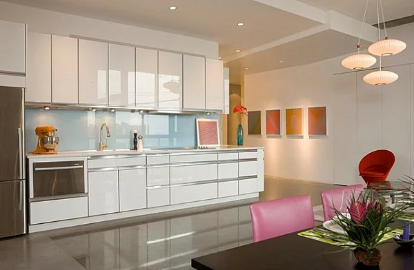 wohnen und dekorieren essbereich küche halbinsel weiß pastelfarbe