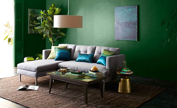 wohnzimmer einrichten wand deko grün kissen gemälde sofa teppich