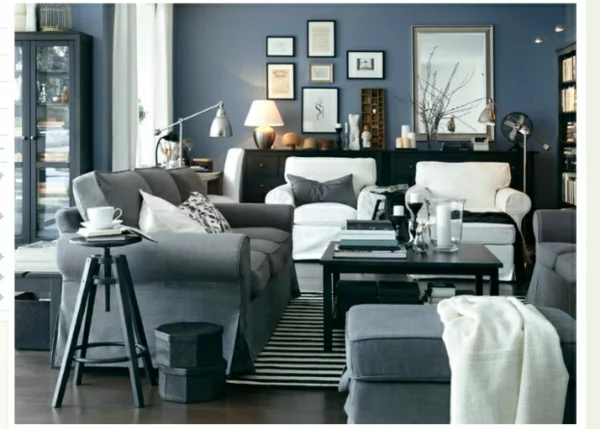 wohnzimmer farben weiße bequeme sessel und graue sofas