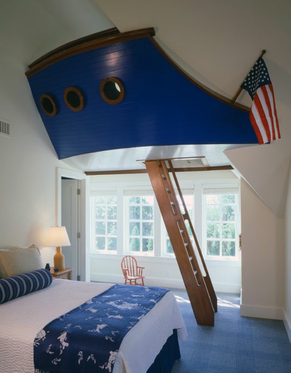Betten für Ihr Schlafzimmer im Dachgeschoss meer blau holz