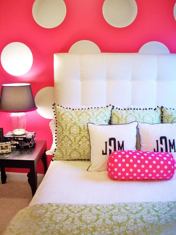 Bunte Schlafzimmer Designs tupfen wand rosa weiß punkten