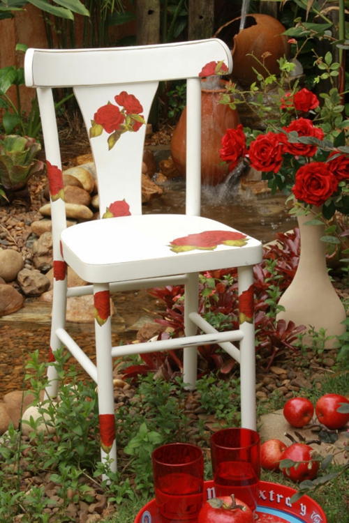 Dekoideen für bemalte Möbel stuhl weiß rot blumen
