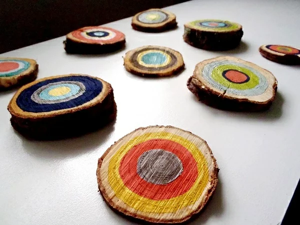DIY Dekoideen mit Holzscheiben farbig bunt