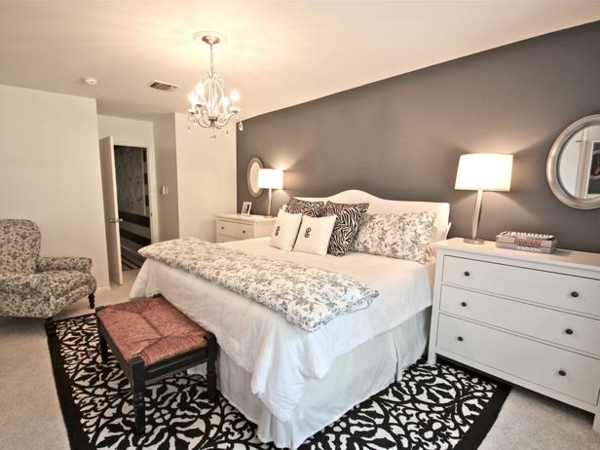 Das Schlafzimmer günstig einrichten schwarz weiß teppich