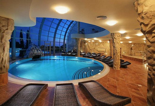 8 coole Ideen für großartiges Hallenbad - Schwimmen Sie gern?