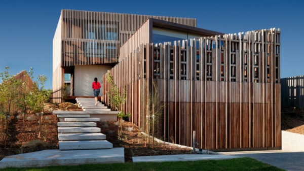 Moderne Residenz mit Innendesign aus Holz fassade stufen