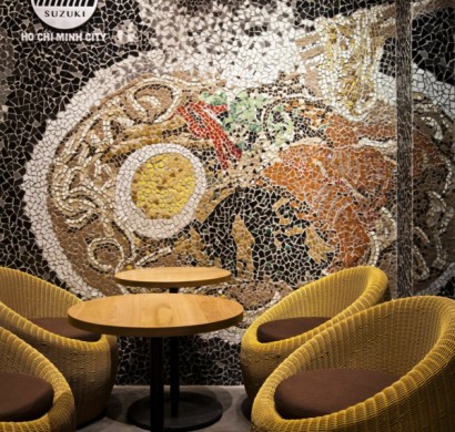 Wandgestaltung mit Mosaikfliesen im Nudel Restaurant in Vietnam