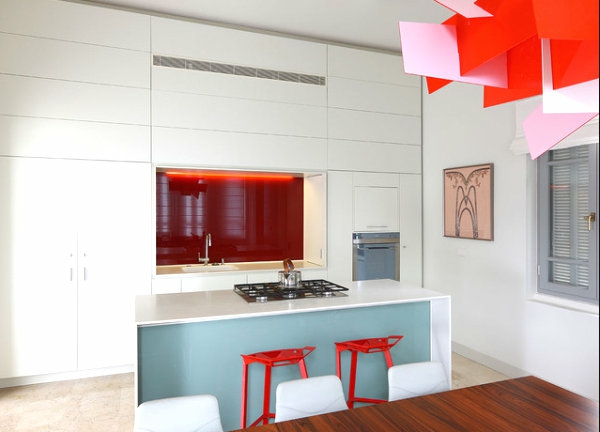 coole inneneinrichtung in bunten farben küche eingeubaut küchenschrank rot