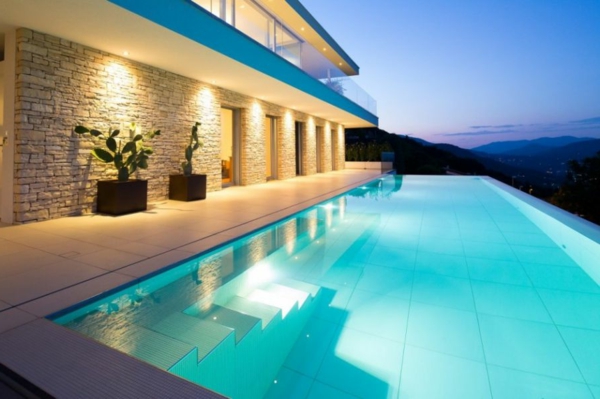 exklusive villa saubere linien langer pool