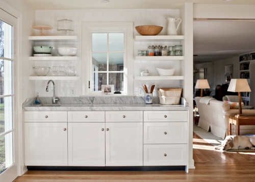 offene küchenregale symmetrisch marmor arbeitsplatte