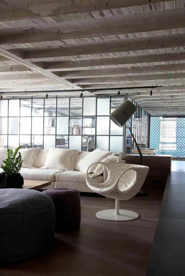 schickes Loft und Design Studio wohnzimmer plüsch sitzplatz