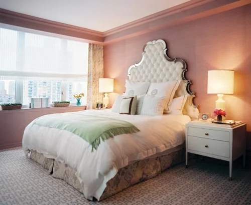 schlafzimmer gestalten elegantes kopfteil mit spiegelkante