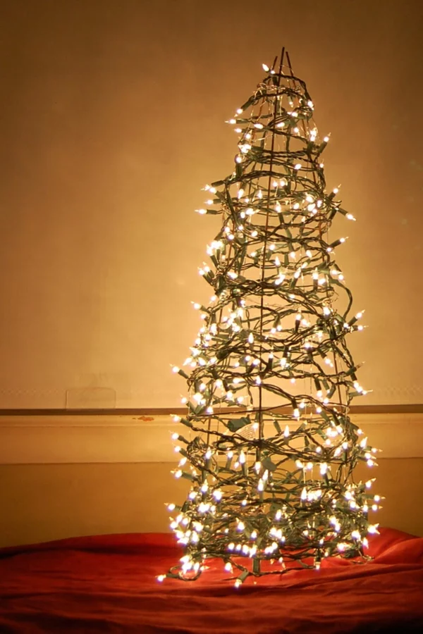weihnachtsbaum basteln draht und lichterketten