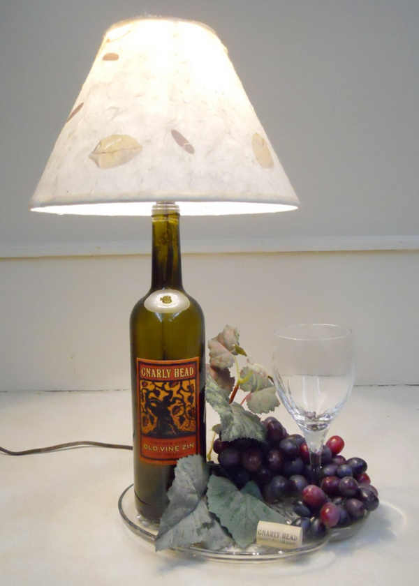 Bastelideen für DIY Projekte aus Weinflaschen tischlampe