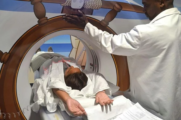 CT Scanner in einer Kinderklinik nautisch design verspielt design meer thema