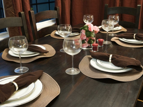 DIY Bastelideen für festliche Tischdeko braun beige teller