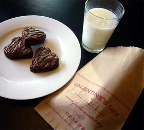 DIY Geschenkideen zum Valentinstag teller cookies milch