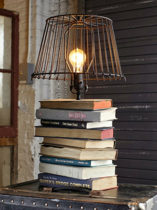 DIY Tischlampe mit Tischfuß aus Büchern glühbirne