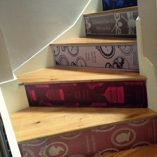 Dekoration mit Büchern treppe trittstufen holz