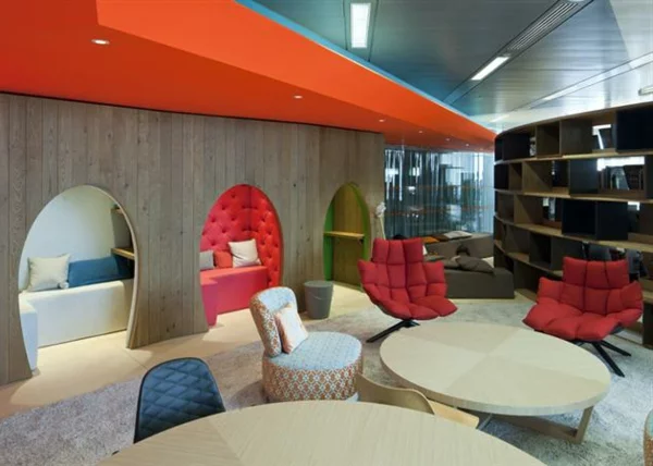 Google Zentrale in London esstische holz sessel