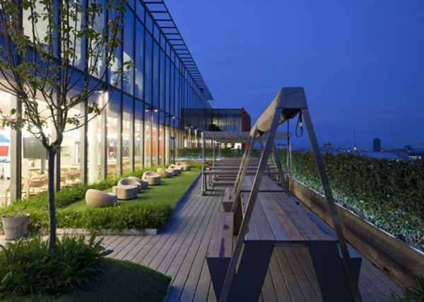 Die Google Zentrale in London holz bodenbelag terrasse
