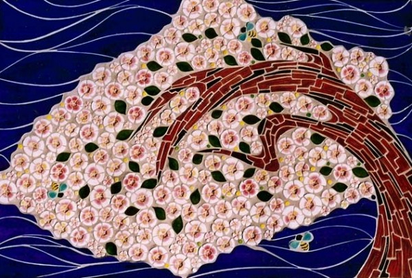 Einsatz von Mosaikfliesen im Interieur baum