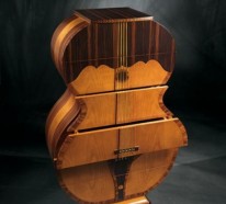 Hausbar in Form von Gitarre in Italien hergestellt